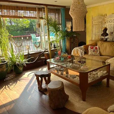 Anna's Houseboat * 암스테르담