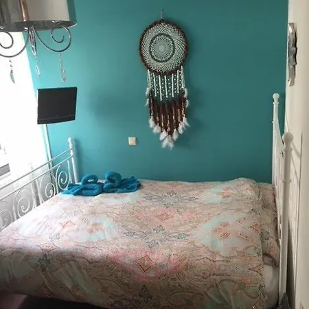 Anna's Houseboat Penzion *