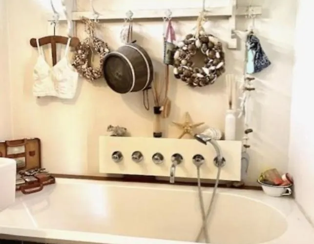 Anna's Houseboat Konukevi *